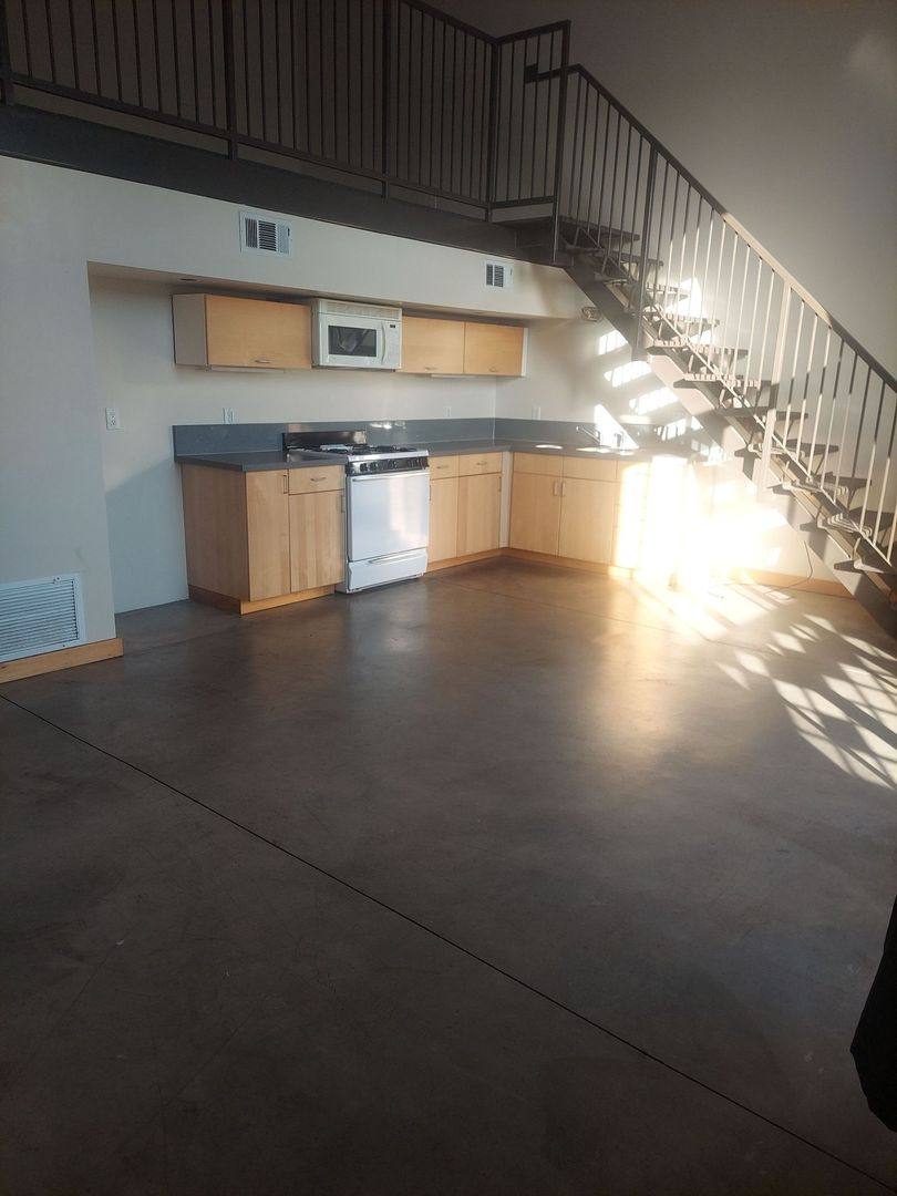 Apartment for rent at 515 W Main St, Merced, CA 95340