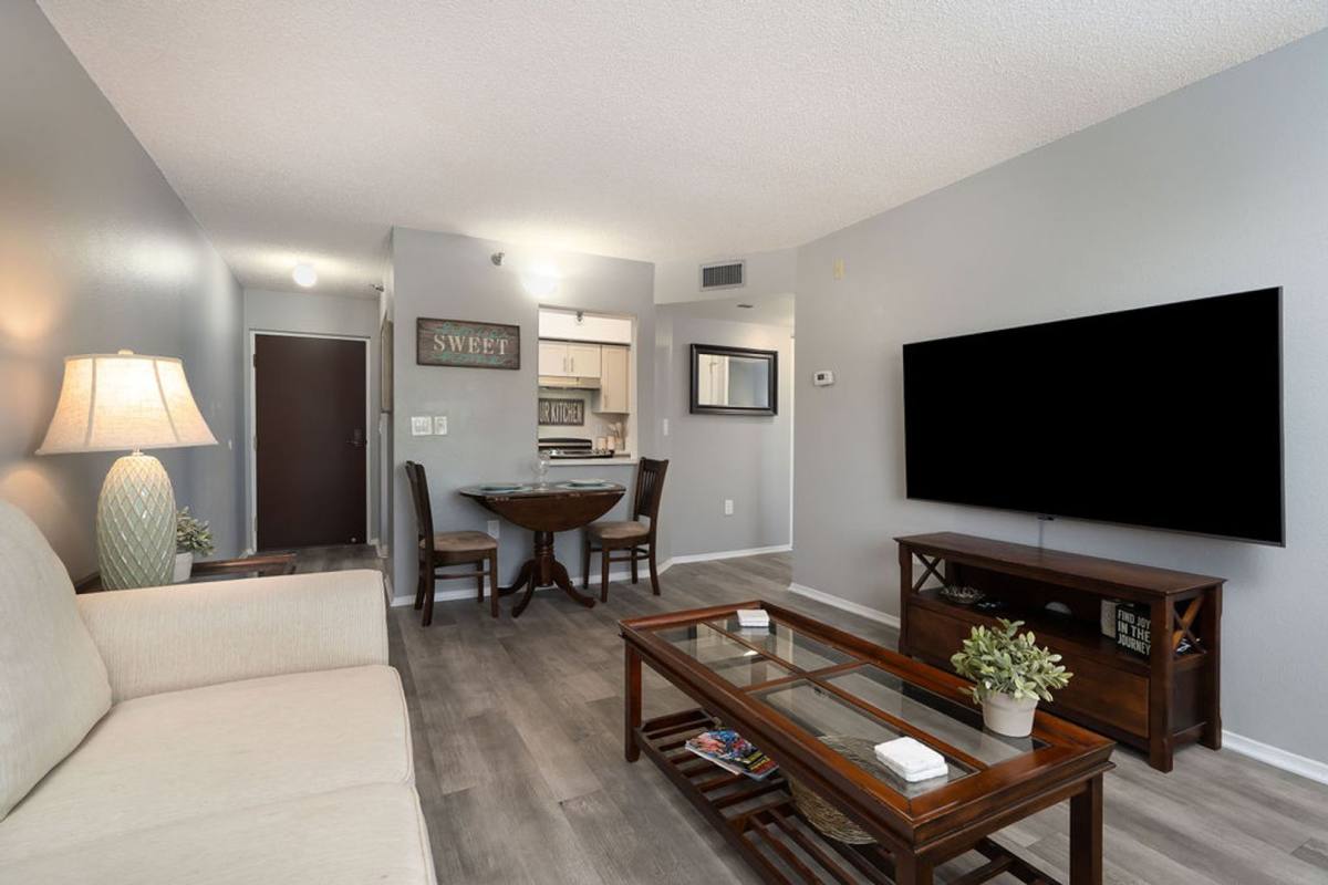 Apartment for rent at 1029 7th Ave E, Bradenton, FL 34208