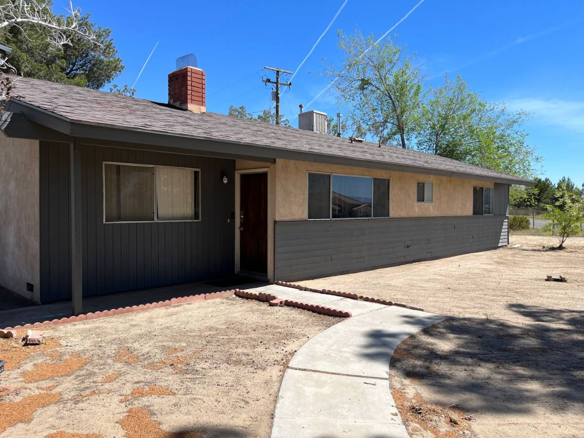 House for rent at 18515 Symeron Rd #287, Apple Valley, CA 92308