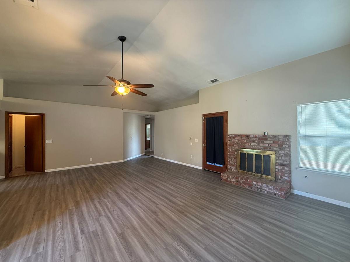 House for rent at 1105 S Jeffrey Court, Visalia, CA 93292