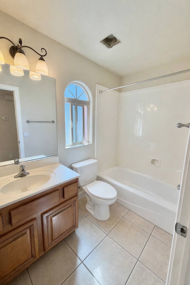 House for rent at 887 N Caddington Rd, Washington, UT 84780