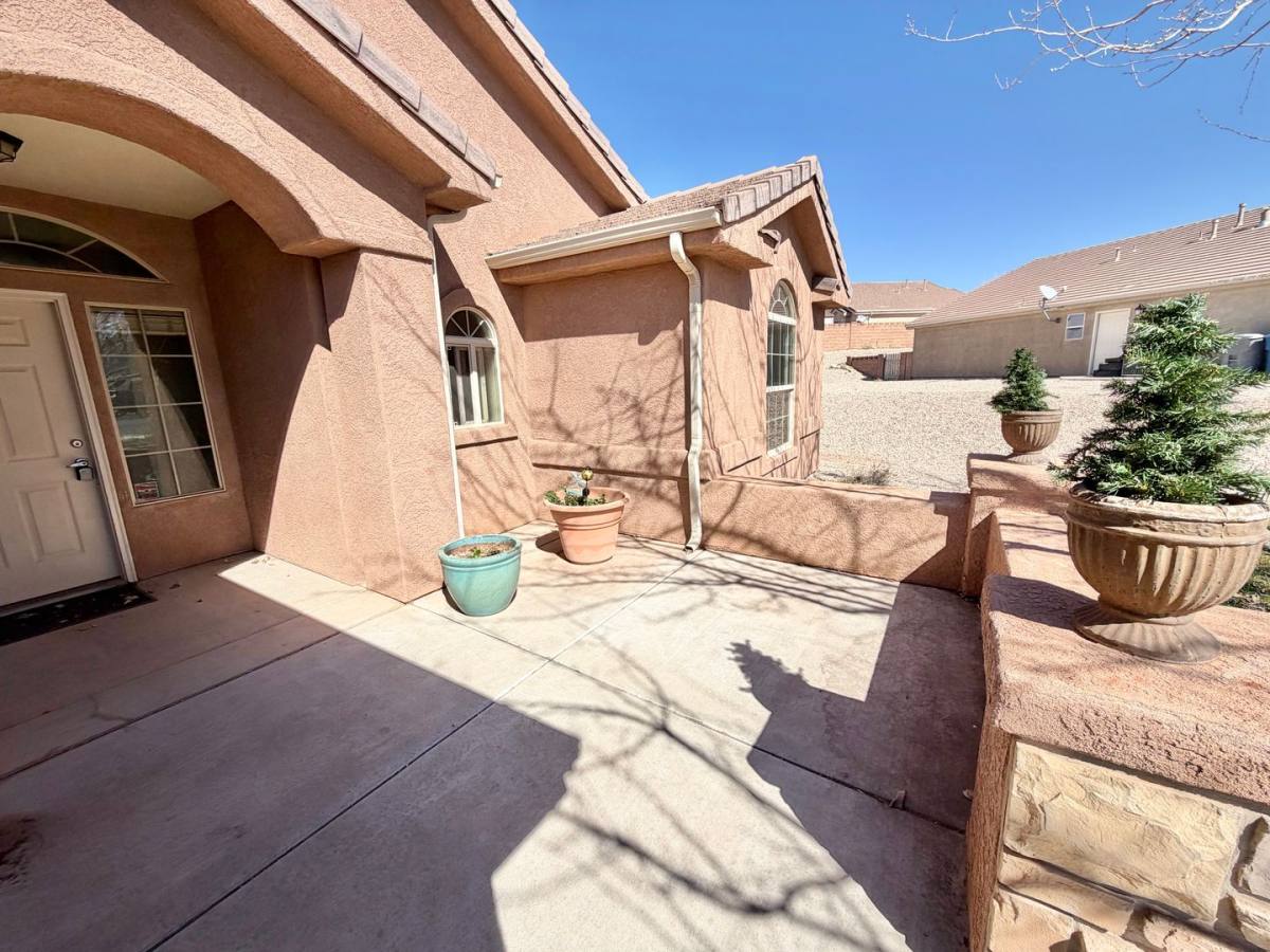 House for rent at 887 N Caddington Rd, Washington, UT 84780