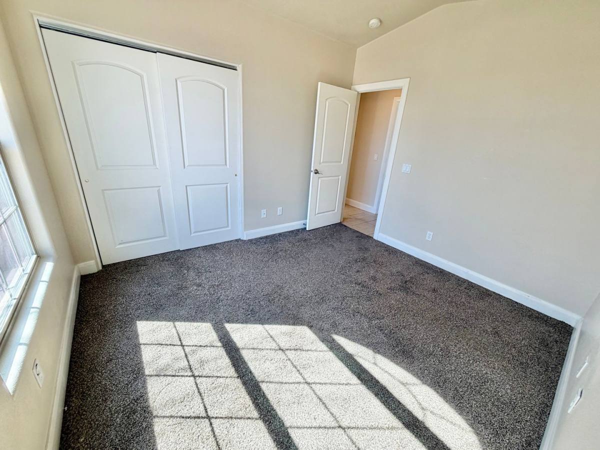 House for rent at 887 N Caddington Rd, Washington, UT 84780