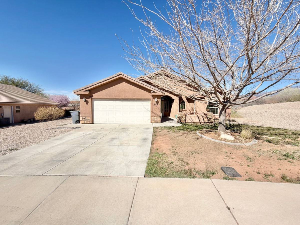 House for rent at 887 N Caddington Rd, Washington, UT 84780
