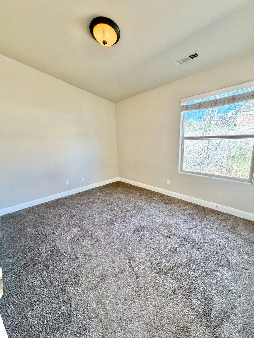 House for rent at 887 N Caddington Rd, Washington, UT 84780