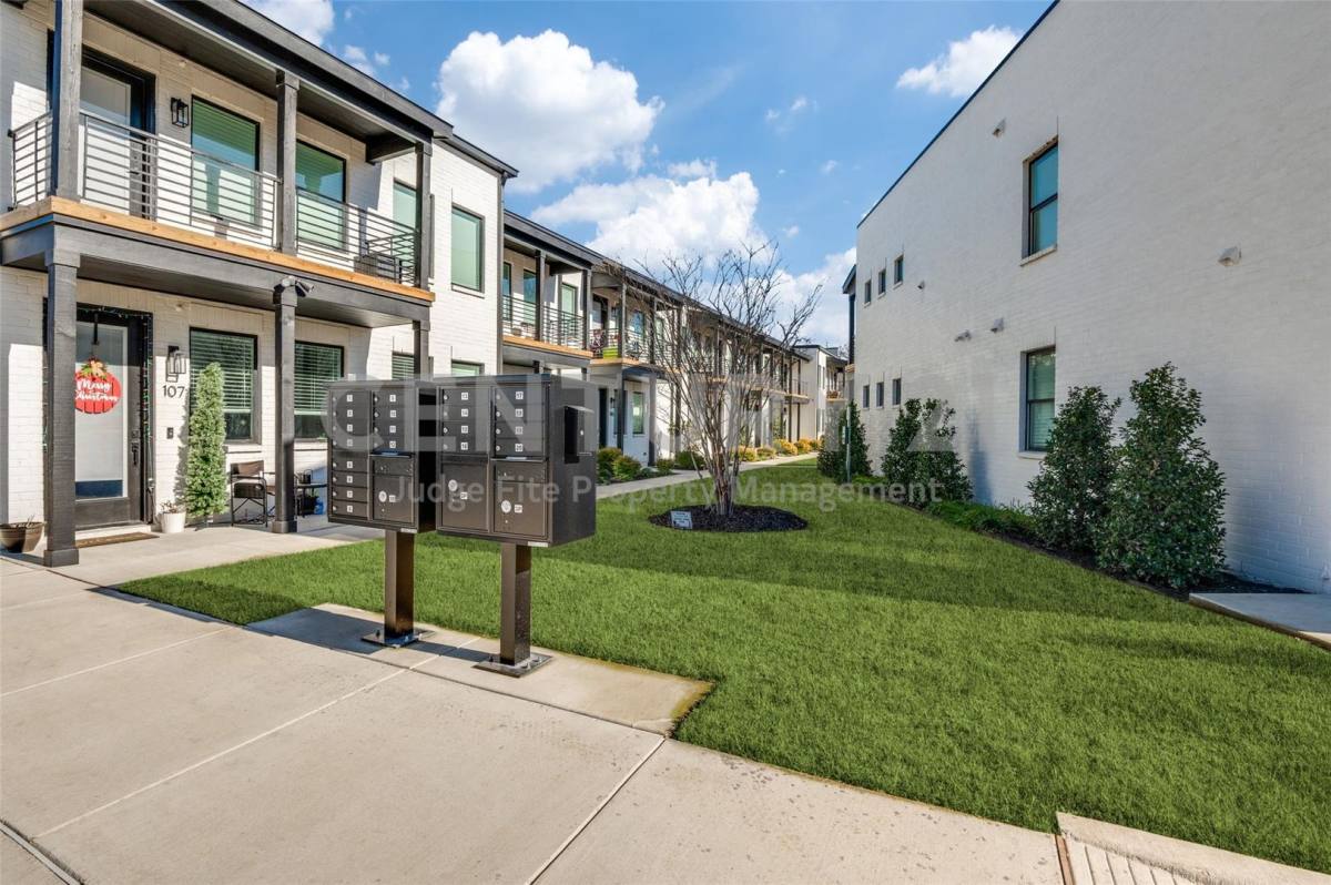 Apartment for rent at 408 Dr Martin Luther King Jr Blvd, Waxahachie, TX 75165