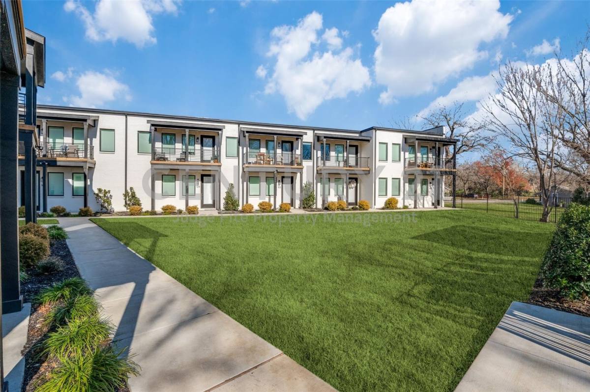 Apartment for rent at 408 Dr Martin Luther King Jr Blvd, Waxahachie, TX 75165