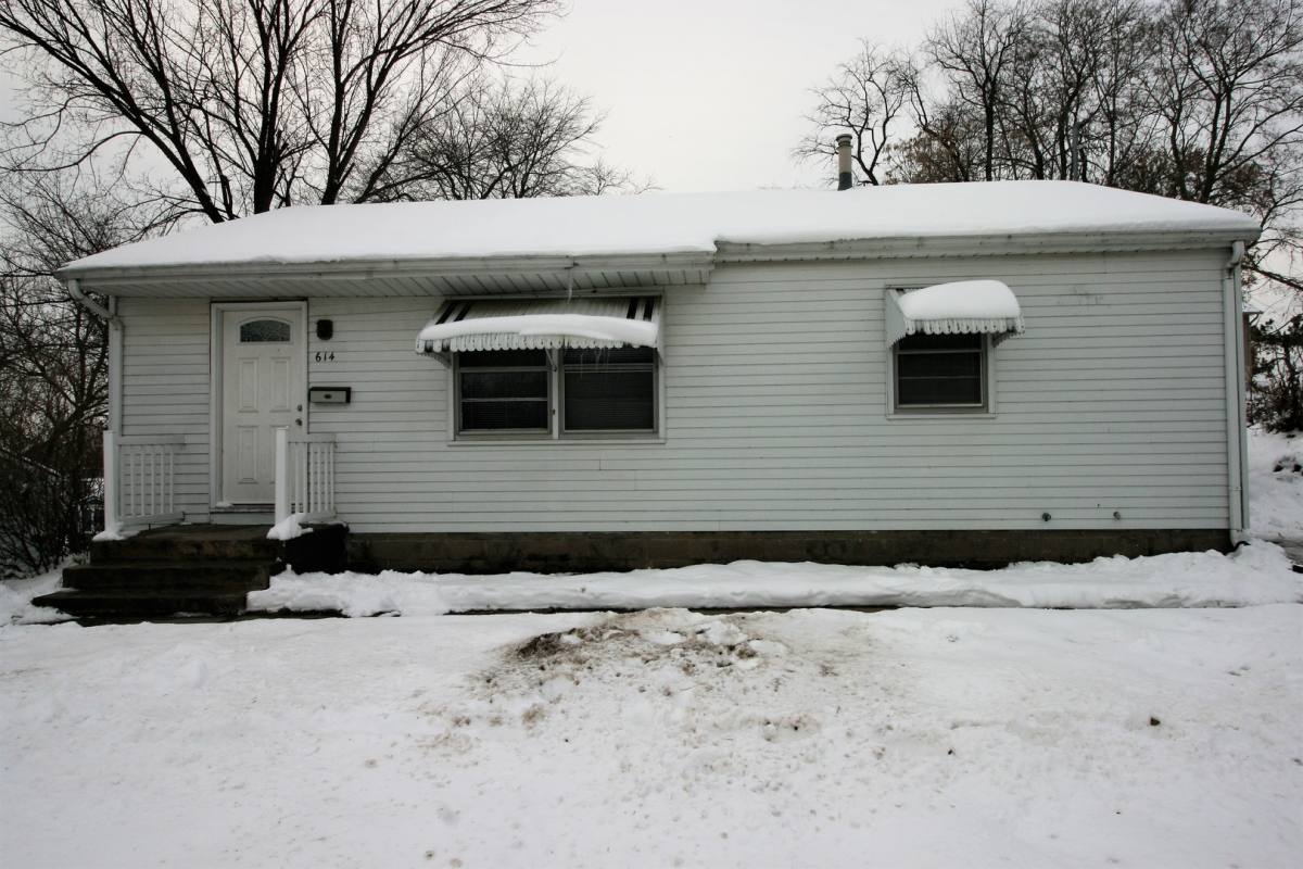 House for rent at 614 21st St, Bettendorf, IA 52722