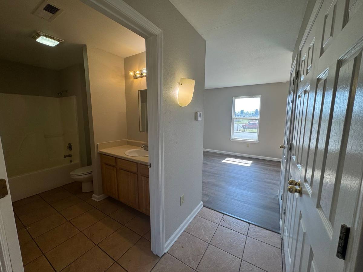 Apartment for rent at 1121 Transit Way, Murray, KY 42071