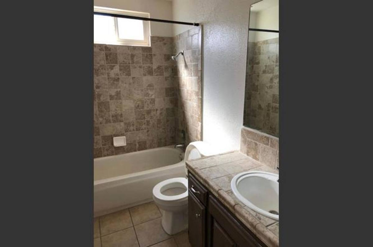 Apartment for rent at 1620 E Yale Ave, Fresno, CA 93704