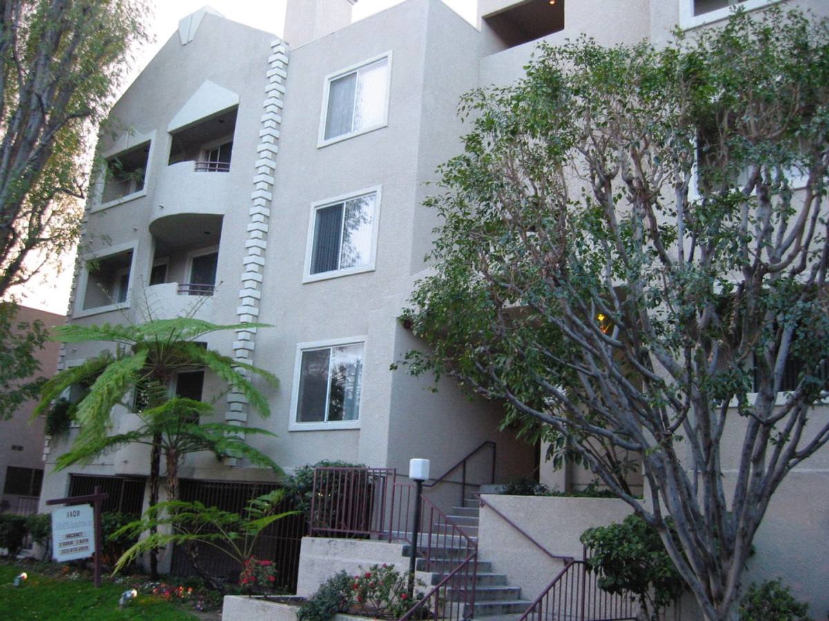 Apartment for rent at 1409 N Alta Vista Blvd, Los Angeles, CA 90046
