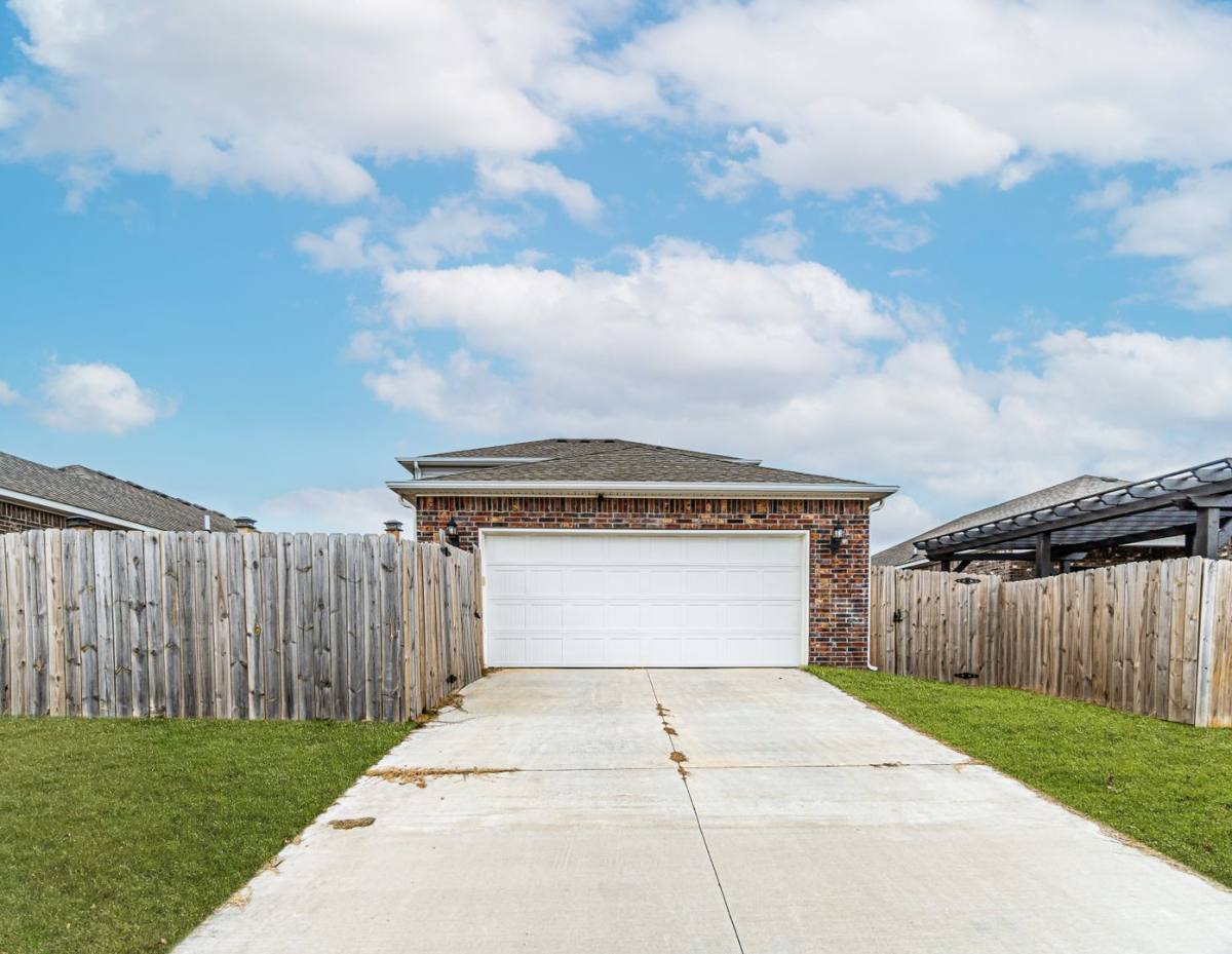 House for rent at 6609 SW Warrington Rd, Bentonville, AR 72713