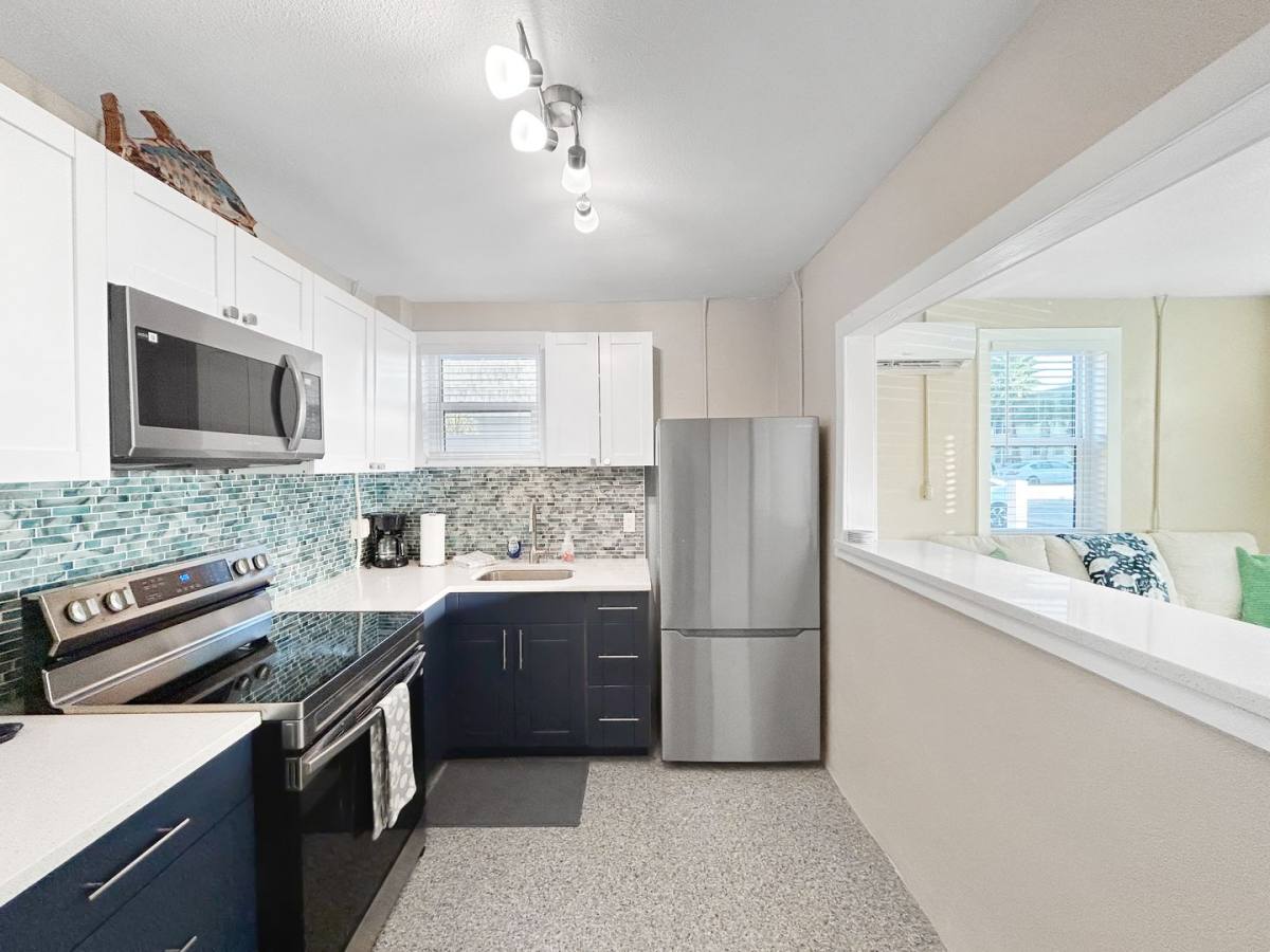 Apartment for rent at 14135 Palm St, Saint Petersburg, FL 33708
