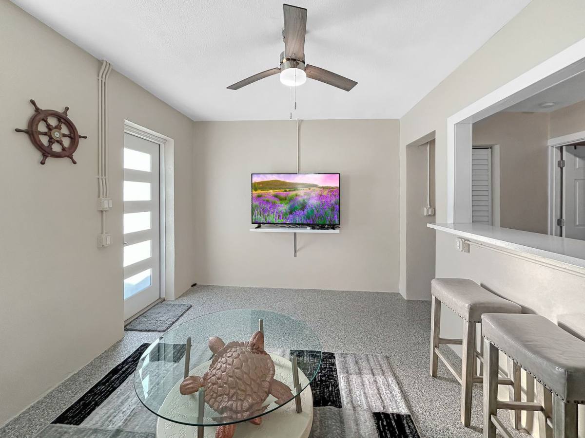 Apartment for rent at 14135 Palm St, Saint Petersburg, FL 33708