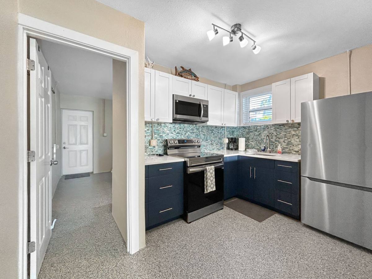 Apartment for rent at 14135 Palm St, Saint Petersburg, FL 33708
