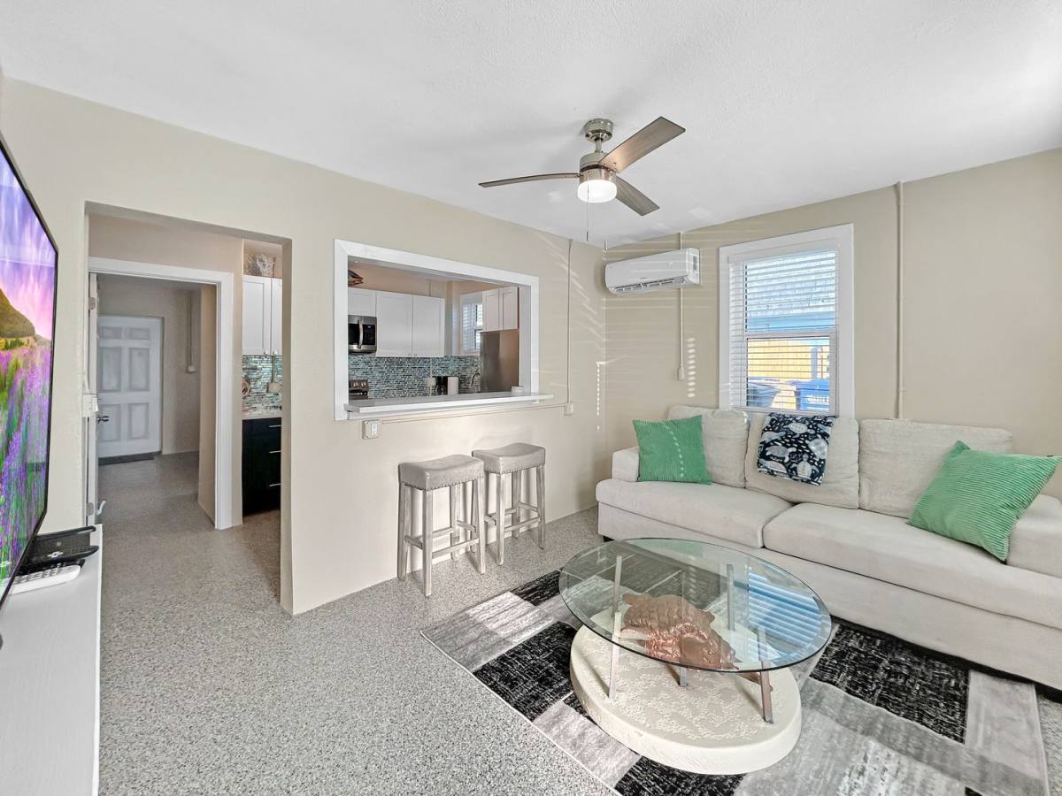 Apartment for rent at 14135 Palm St, Saint Petersburg, FL 33708