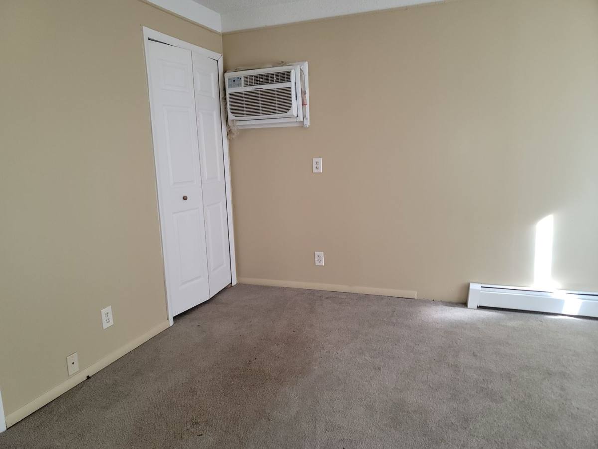 Apartment for rent at 16470 E 9 Mile, Eastpointe, MI 48021