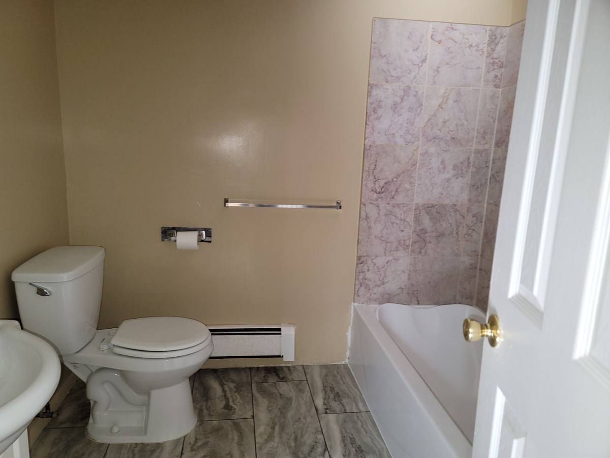 Apartment for rent at 16470 E 9 Mile, Eastpointe, MI 48021