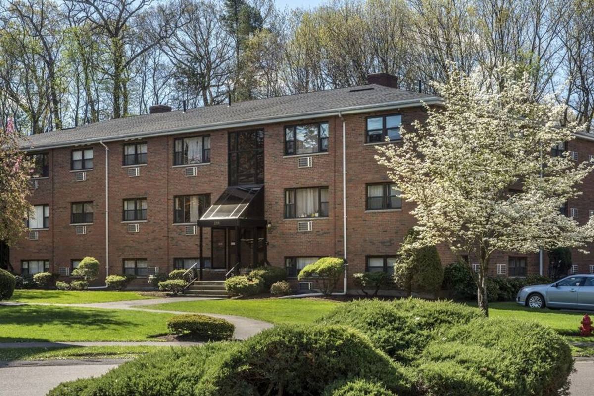 Apartment for rent at 250 Grove St #5, Auburndale, MA 02466