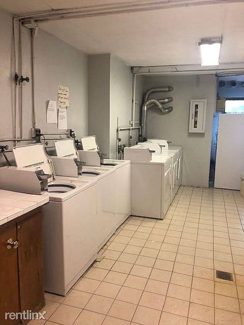 Apartment for rent at 250 Grove St #5, Auburndale, MA 02466
