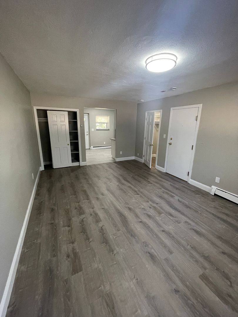 Apartment for rent at 250 Grove St #5, Auburndale, MA 02466