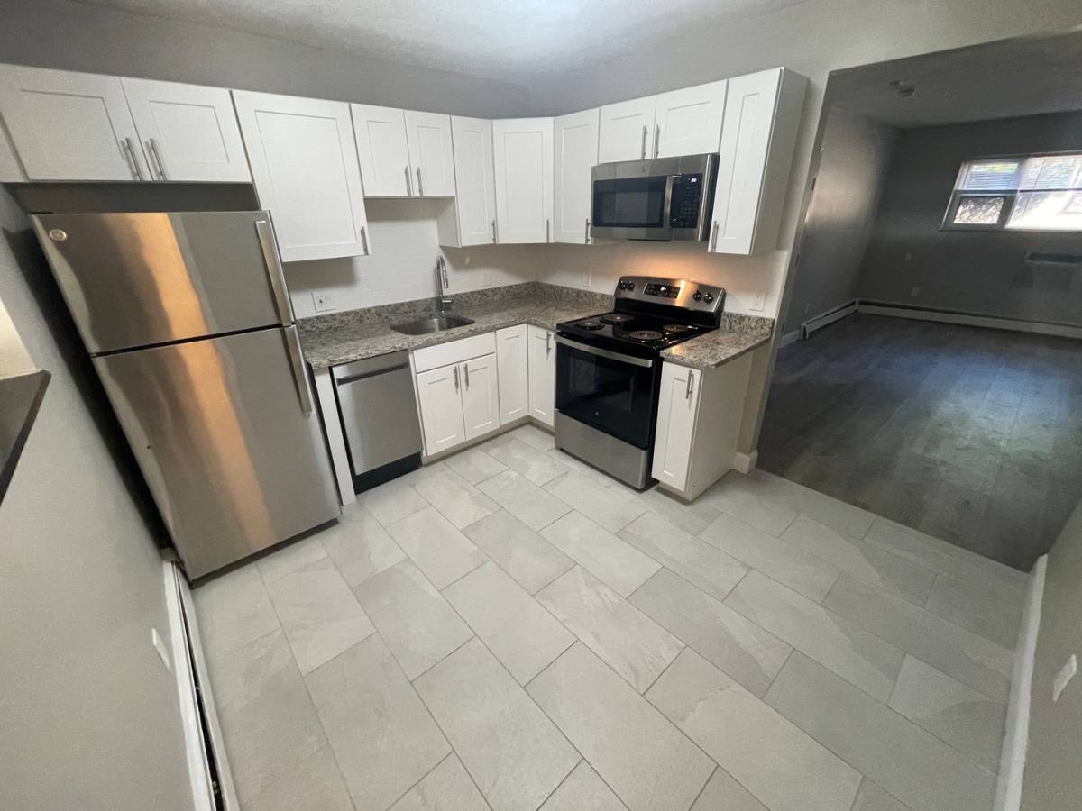 Apartment for rent at 250 Grove St #5, Auburndale, MA 02466