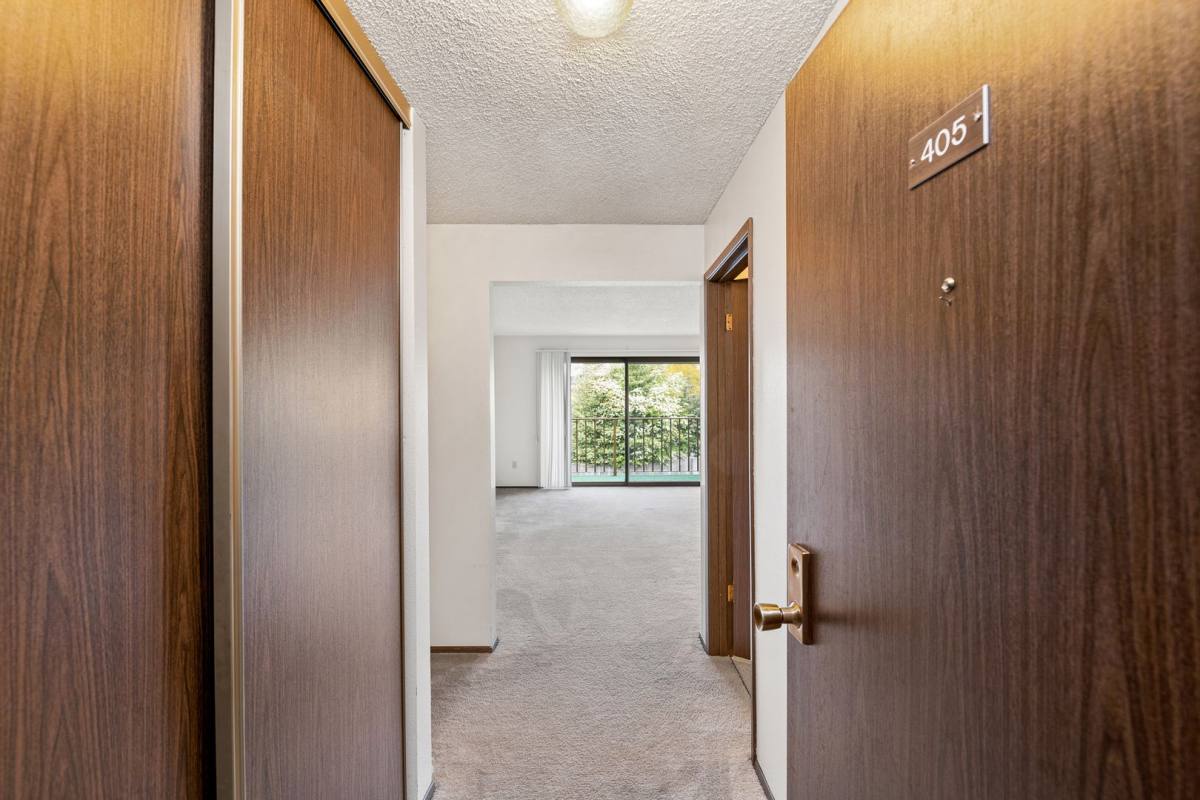 Apartment for rent at 1520 NE 143rd St, Seattle, WA 98125