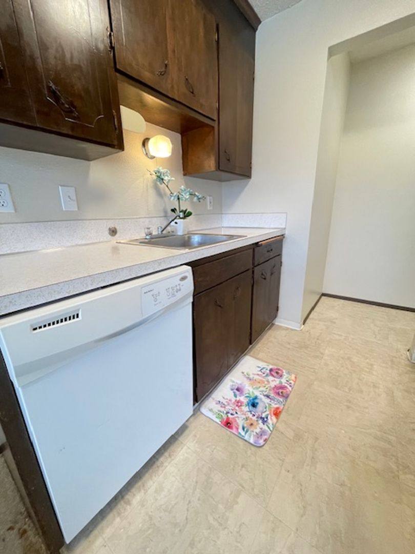 Apartment for rent at 1520 NE 143rd St, Seattle, WA 98125