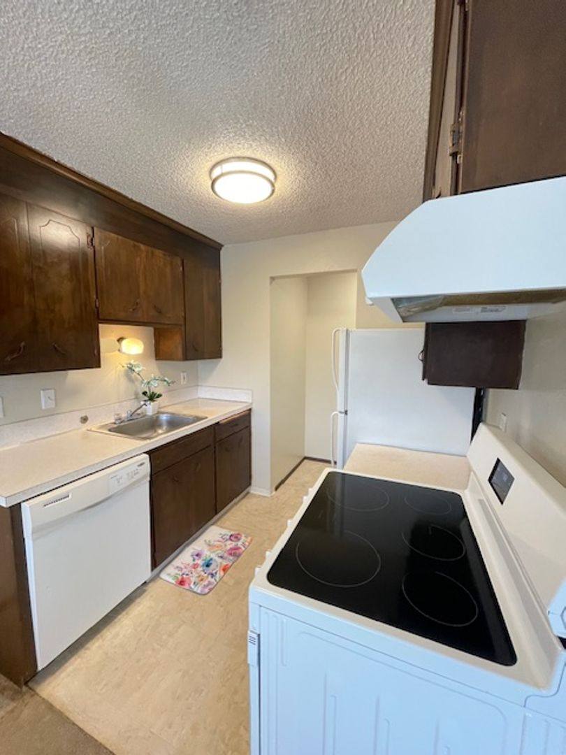 Apartment for rent at 1520 NE 143rd St, Seattle, WA 98125