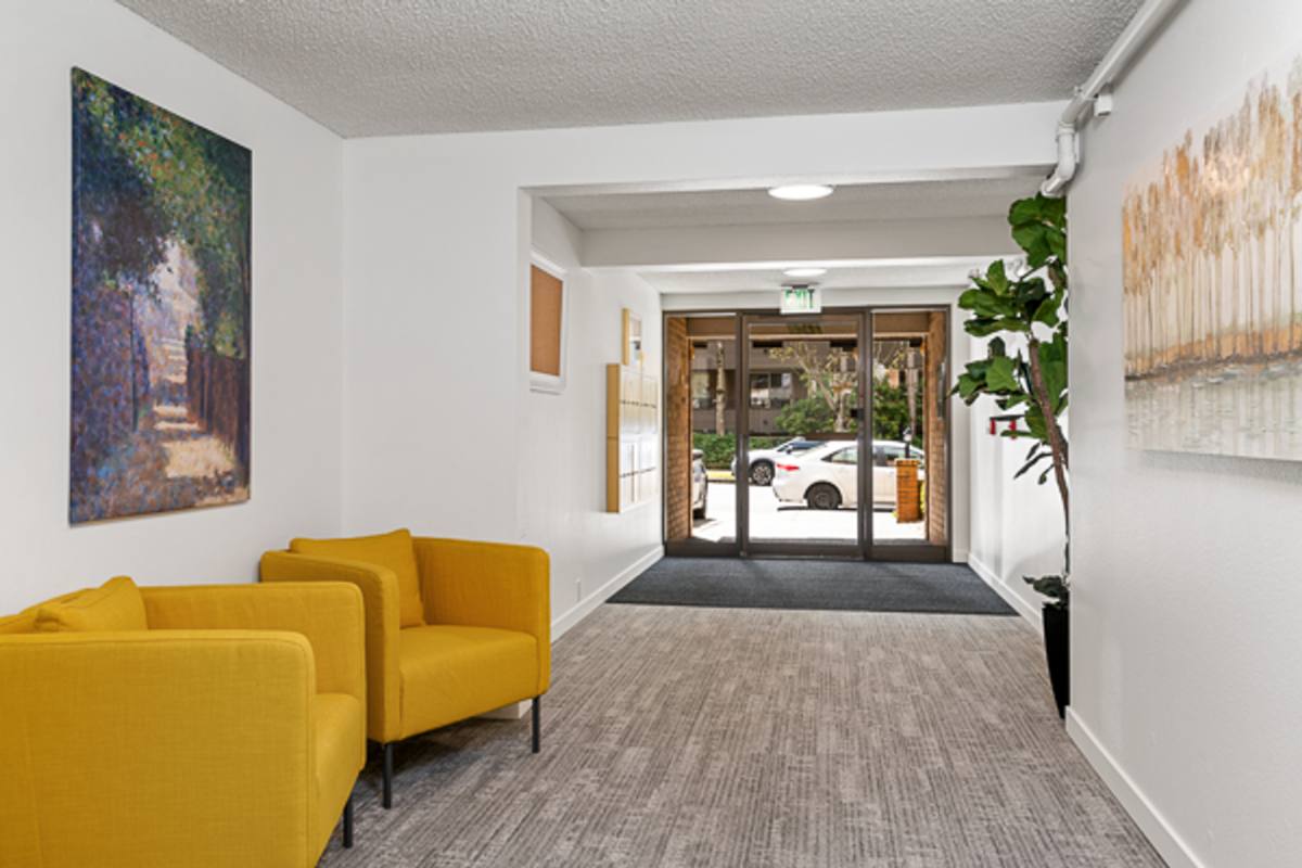 Apartment for rent at 1520 NE 143rd St, Seattle, WA 98125