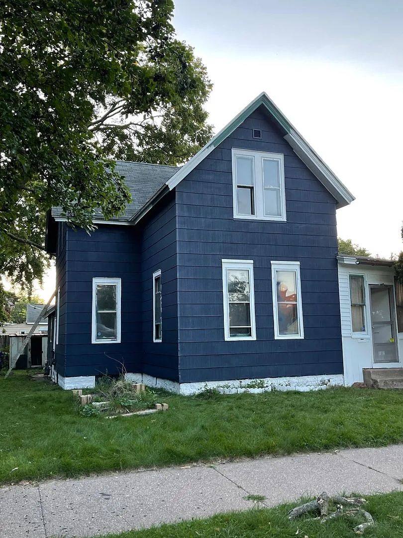 House for rent at 1002 8th St S, La Crosse, WI 54601