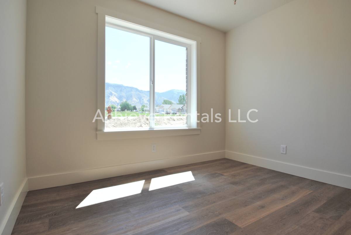 Townhouse for rent at 2038 N 380 E, Logan, UT 84341
