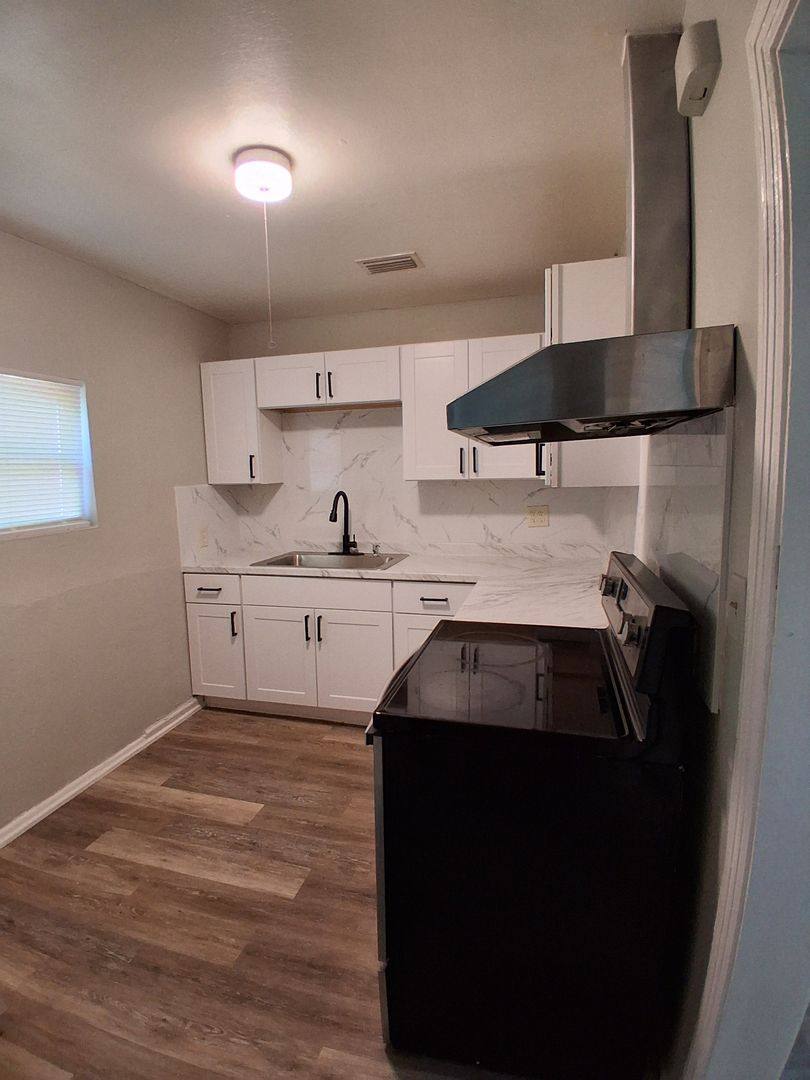 House for rent at 506 N Macdill Ave, Tampa, FL 33609