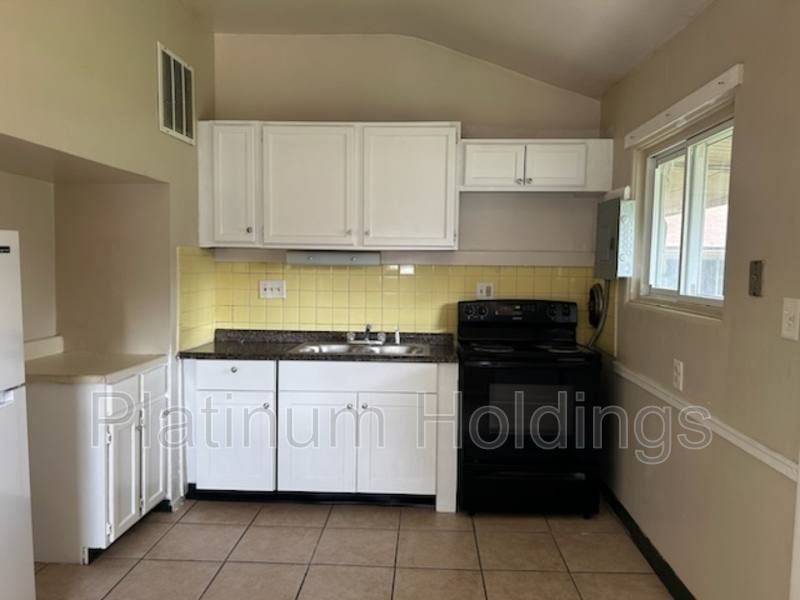Apartment for rent at 1055 Neville Ave, Akron, OH 44306