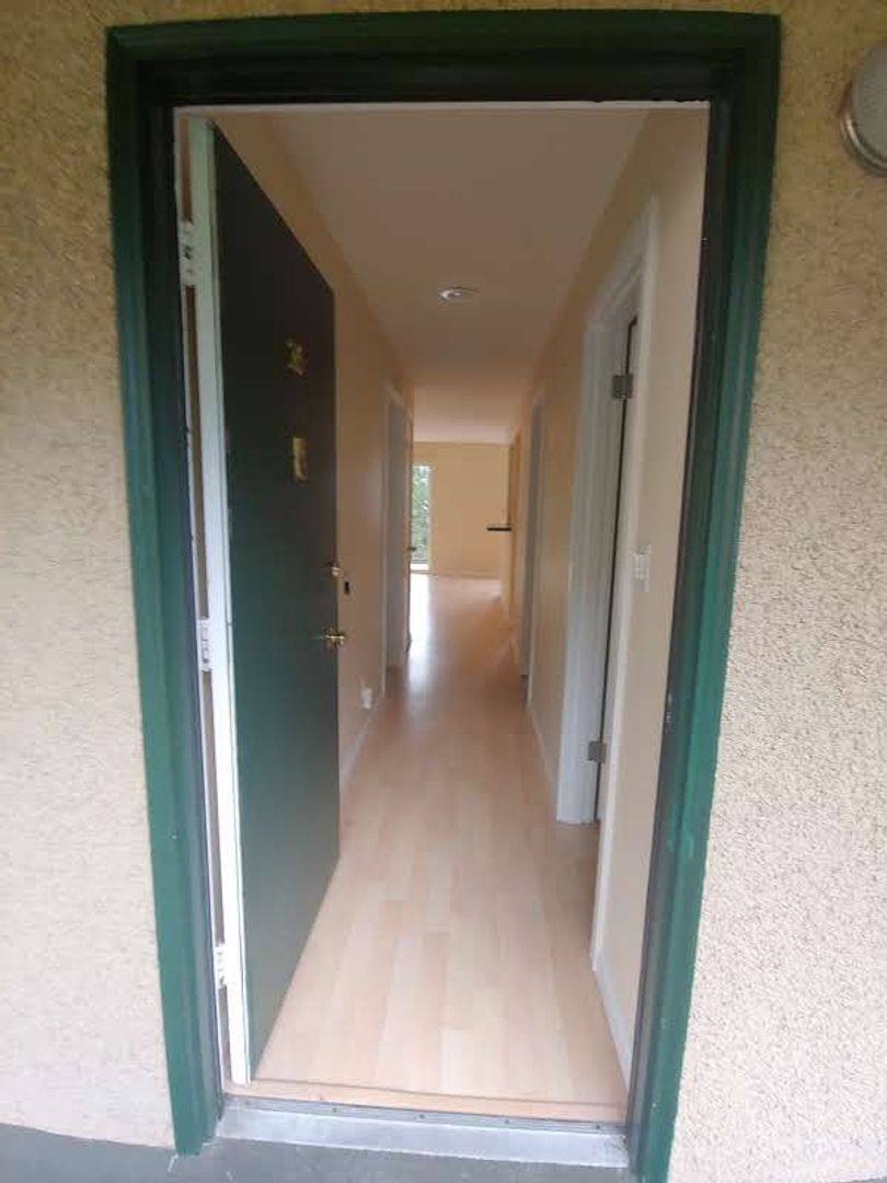 Apartment for rent at 2717 76th Ave SE, Mercer Island, WA 98040