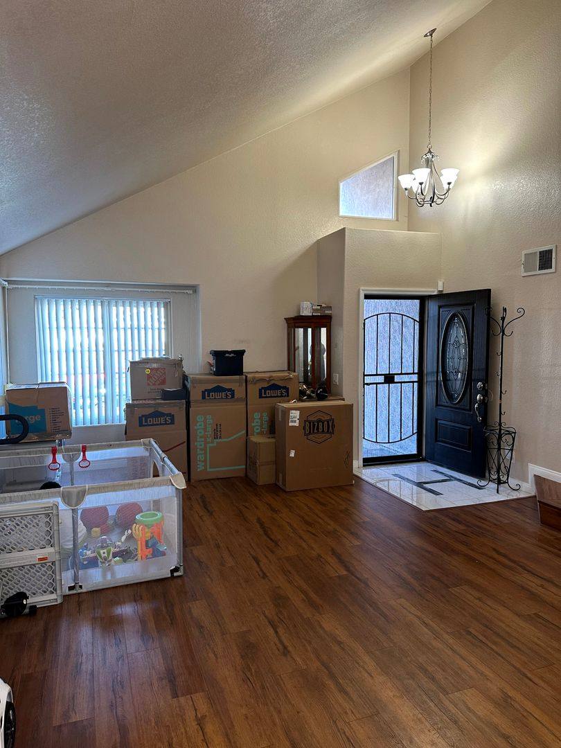 House for rent at 833 Joanna Dr, San Diego, CA 92114