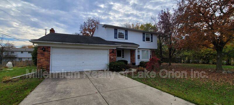 House for rent at 29359 Hemlock Dr, Farmington, MI 48336