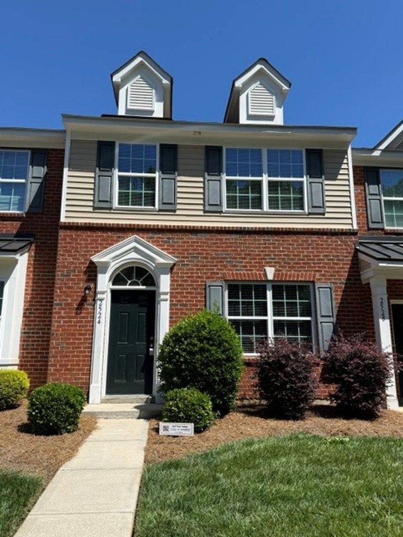 Townhouse for rent at 2093 Hoffman Rd, Gastonia, NC 28054