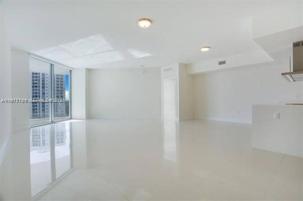 Apartment for rent at 17301 Biscayne Blvd, North Miami Beach, FL 33160
