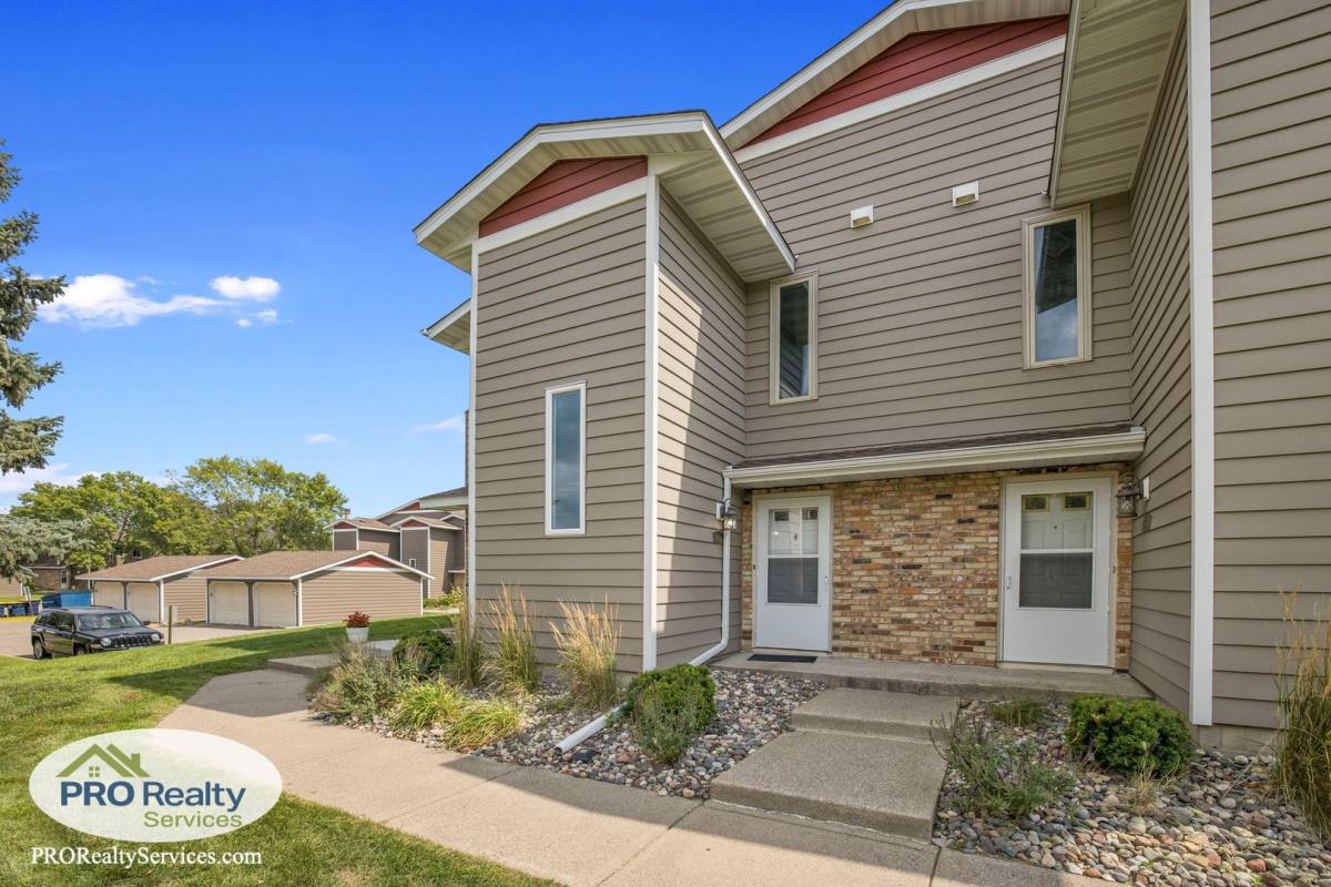 Townhouse for rent at 4502 Cinnamon Ridge Trail, Saint Paul, MN 55122