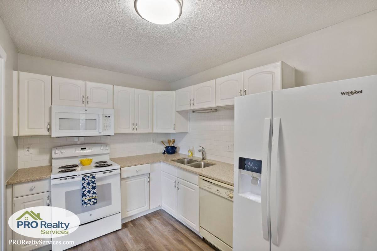 Townhouse for rent at 4502 Cinnamon Ridge Trail, Saint Paul, MN 55122
