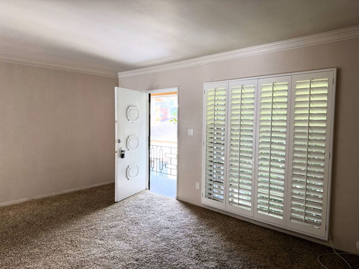 Apartment for rent at 1223-27 1 2 So Dunsmuir Ave, Los Angeles, CA 90036