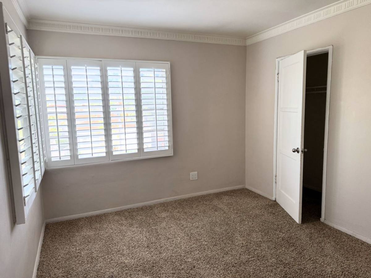 Apartment for rent at 1223-27 1 2 So Dunsmuir Ave, Los Angeles, CA 90036