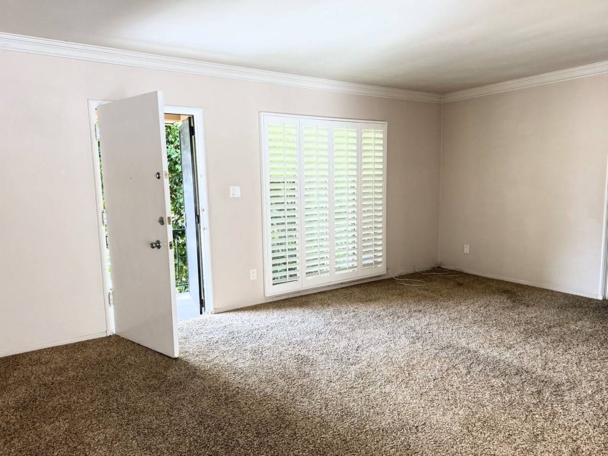 Apartment for rent at 1223-27 1 2 So Dunsmuir Ave, Los Angeles, CA 90036