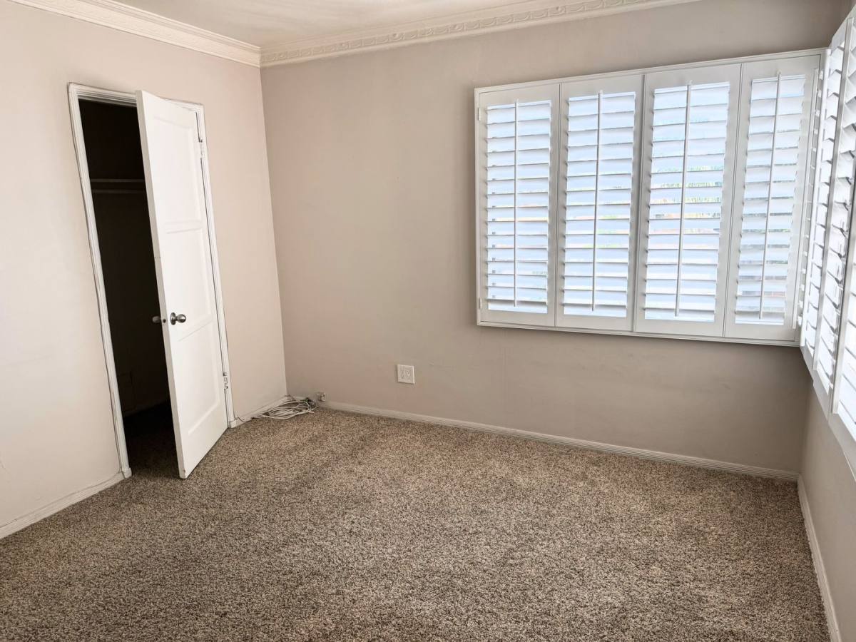 Apartment for rent at 1223-27 1 2 So Dunsmuir Ave, Los Angeles, CA 90036