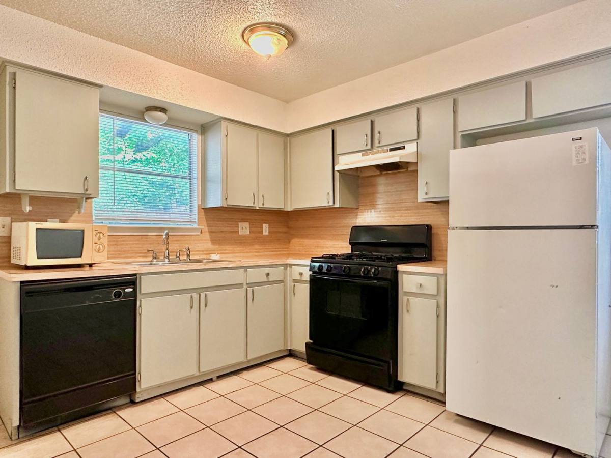 Apartment for rent at 1322 Southport Dr, Austin, TX 78704