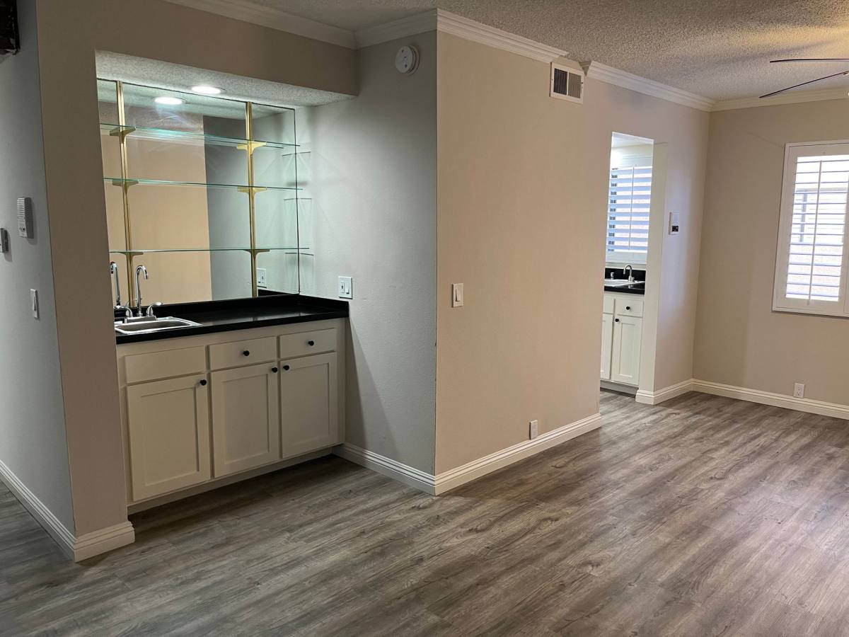 Townhouse for rent at 10230 Independence Ave, Chatsworth, CA 91311