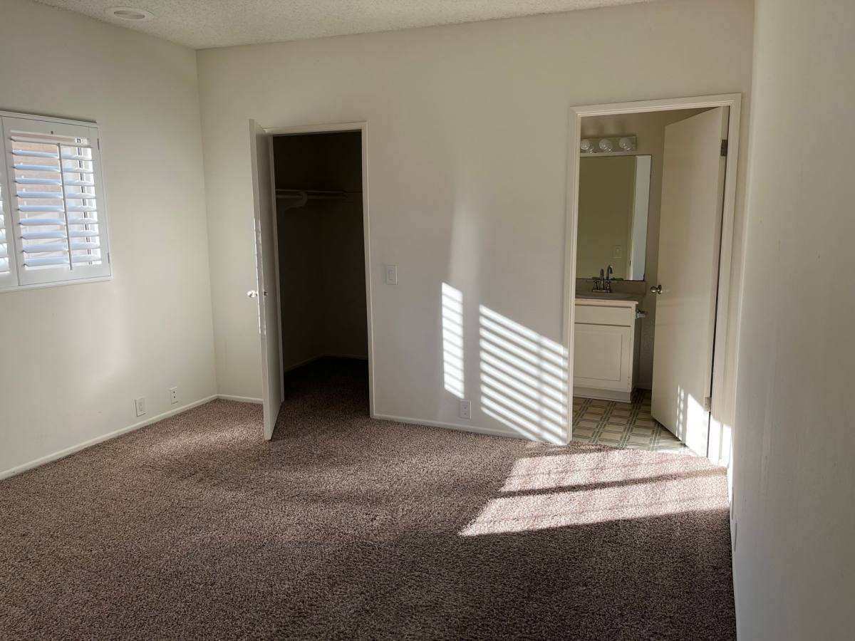 Townhouse for rent at 10230 Independence Ave, Chatsworth, CA 91311