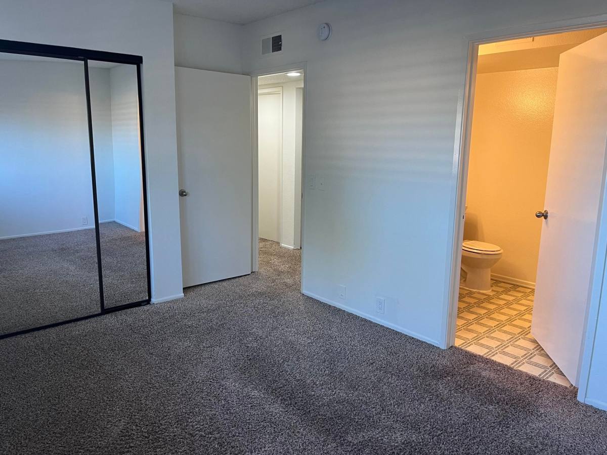 Townhouse for rent at 10230 Independence Ave, Chatsworth, CA 91311