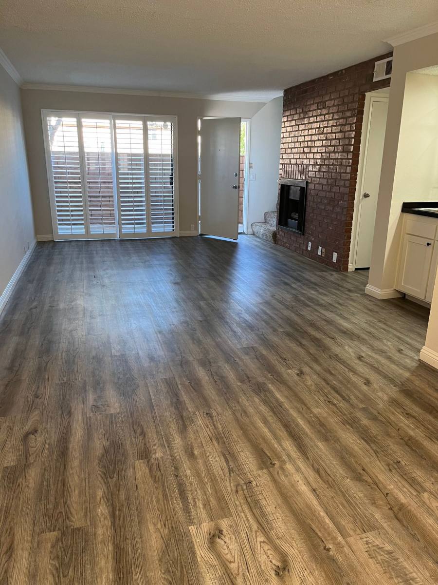 Townhouse for rent at 10230 Independence Ave, Chatsworth, CA 91311